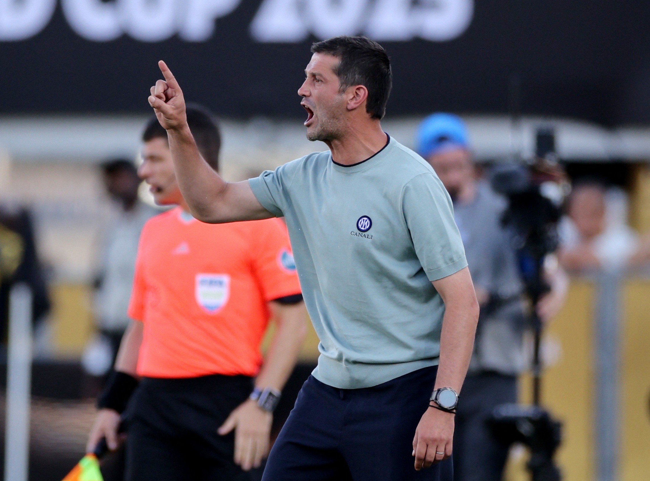 行了一次训, 安布